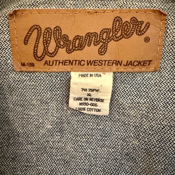 VINTAGE, MENS WRANGLER,AUTHENTIC WESTERN, DENIM VEST WITH CUSTOM PATCHES.SIZEXL - Picture 9 of 9